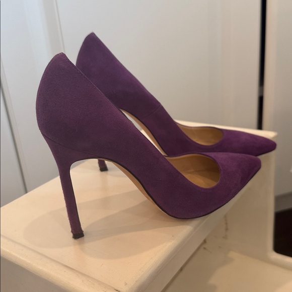 Manolo Blahnik Violet Suede Pointed Toe Pumps - Picture 4 of 4